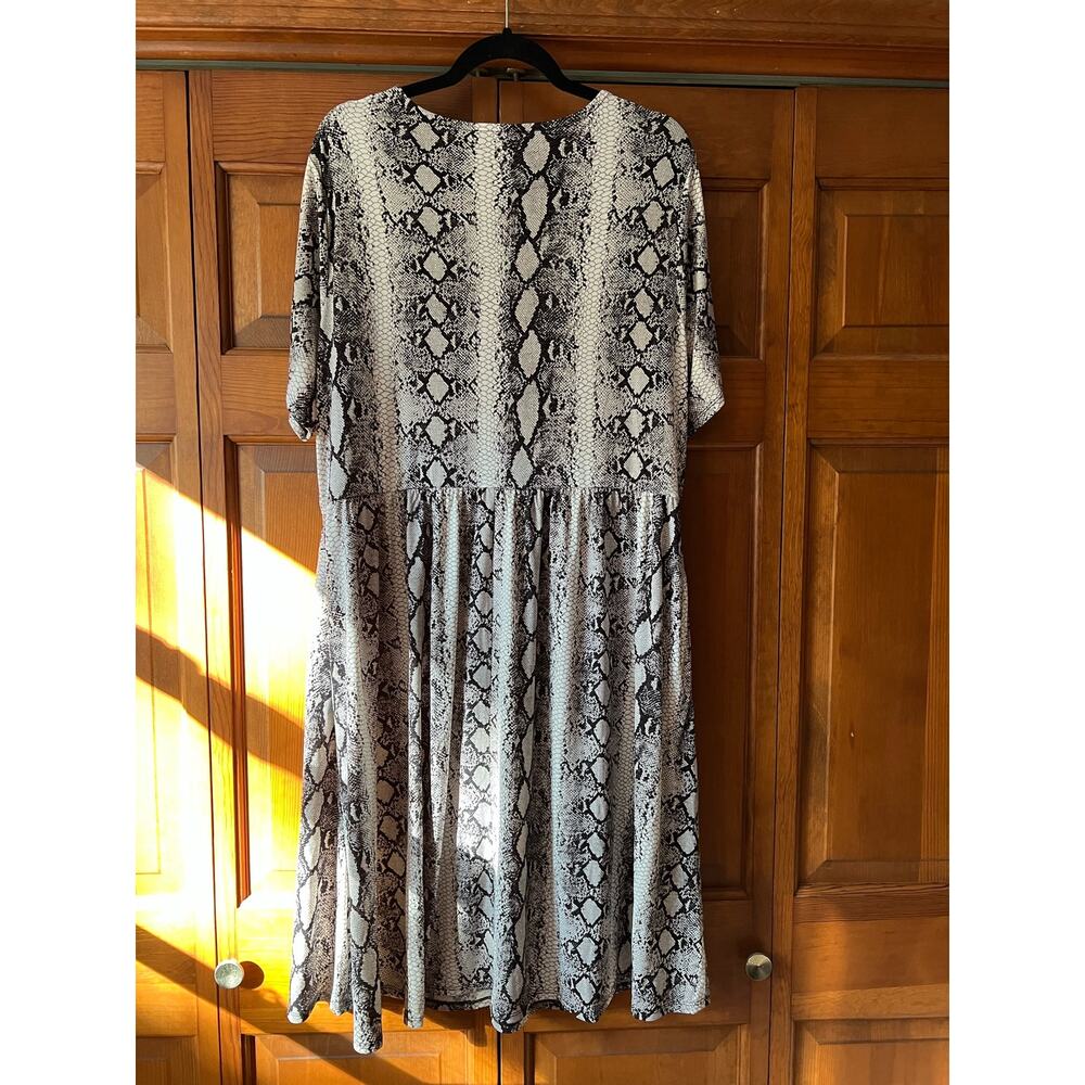 NWT Lane Bryant Women's Snake Skin Printed Fit & Flare Dress White/Black 22/24 - Picture 10 of 11